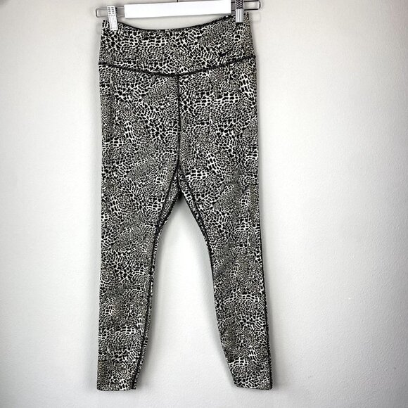 Nike Dri-Fit One Sculpt Tight Cropped Leggings Leopard Print M - Picture 1 of 9